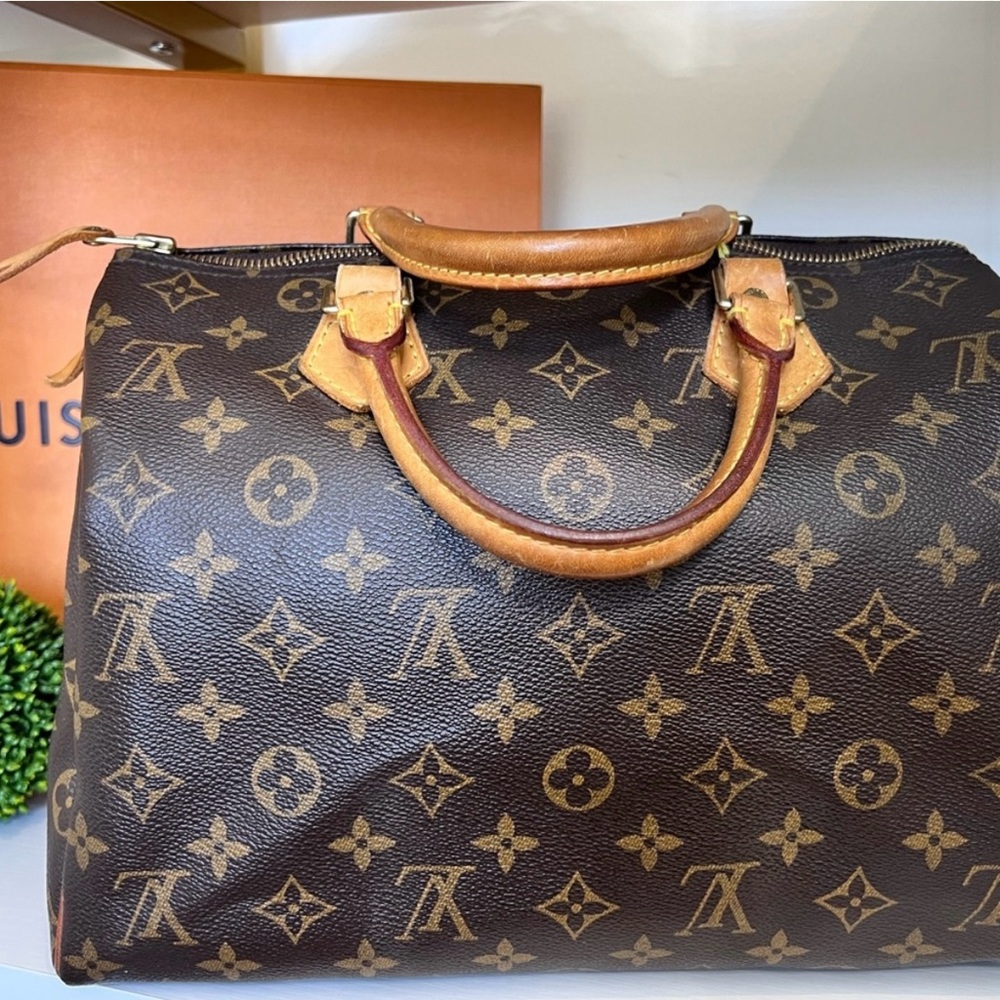 LV speedy 30 Authentic comes w/dust bag can fit so much!!